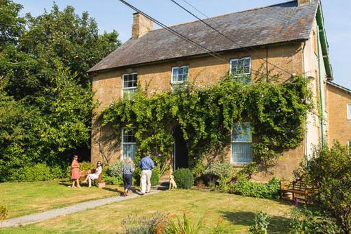Haselbury Mill Hotel 3*
